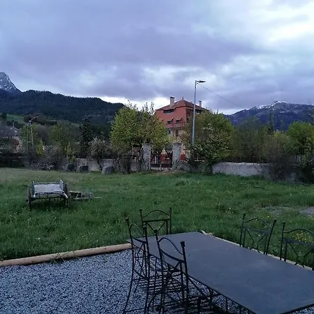 Maison Dans Parc Cloture Feriehus Barcelonnette