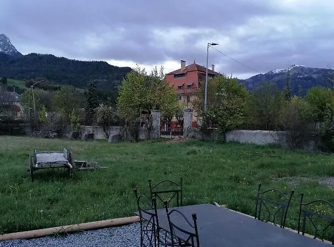 Maison Dans Parc Cloture Semesterbostad Barcelonnette